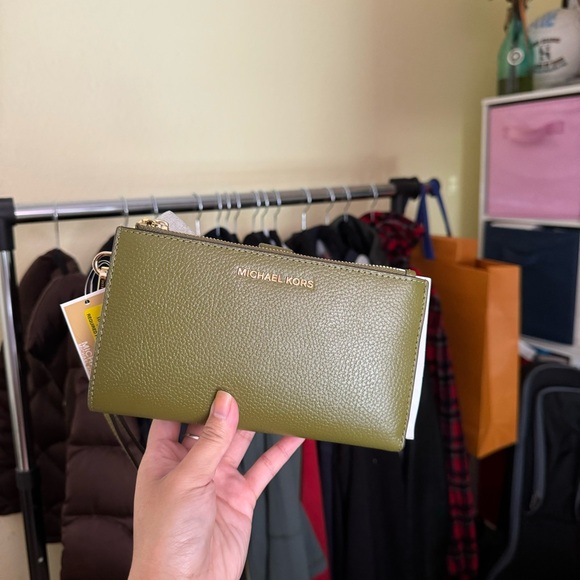 Michael Kors Adele Double Zip Gold Tone Wristlet NWT Smokey olive - Picture 8 of 10